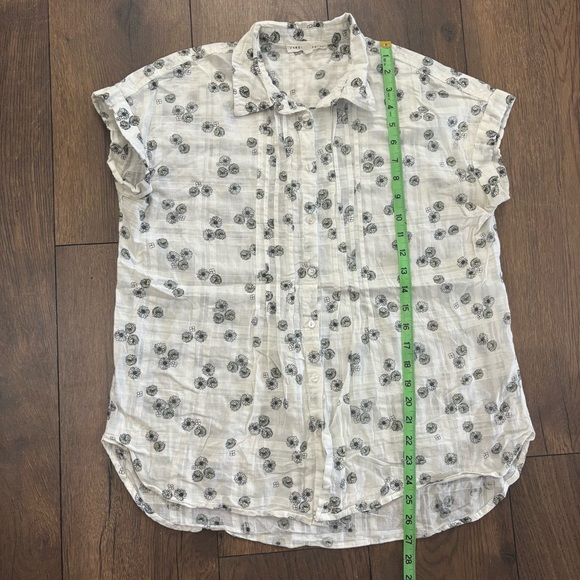 Jane and Delancey Floral Short Sleeve Button Up Shirt, Medium - Picture 6 of 7